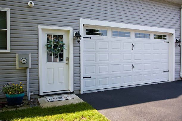 24/7 Emergency Garage Door Panel Replacement experts in Durand, MI
